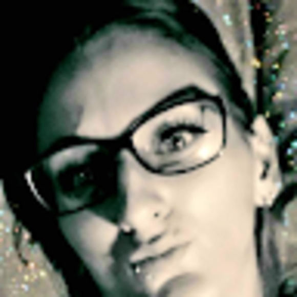 Meet your Posher, Cynthia - Picture 1 of 1